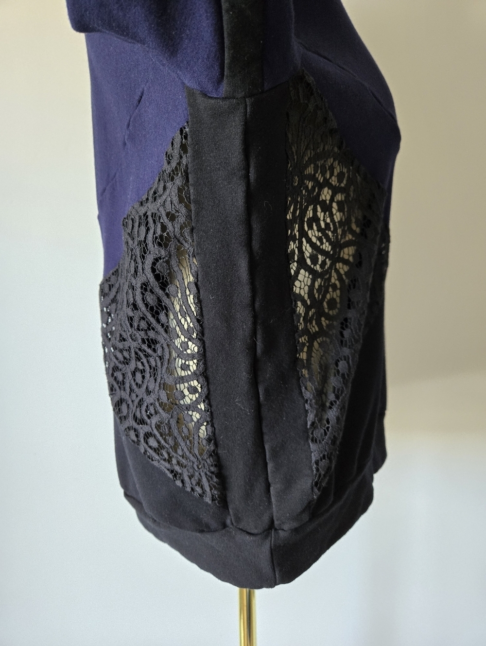 ANNE MULAIRE Navy & Black Colorblock Sweatshirt with Lace Side. Size M/L - Picture 5 of 8